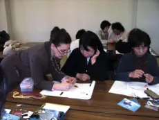 TATTING COURSE TO SOME JAPANESE LADIES ( TOKYO - JAPAN )